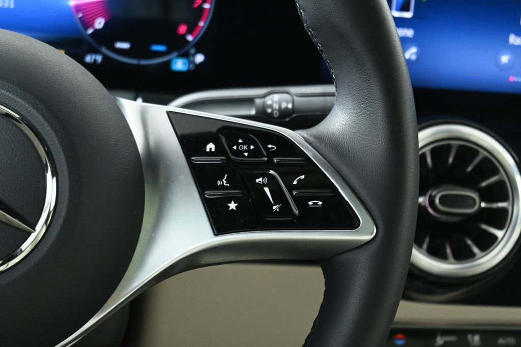 Certified 2026 Mercedes-Benz GLA 250 4MATIC image 17