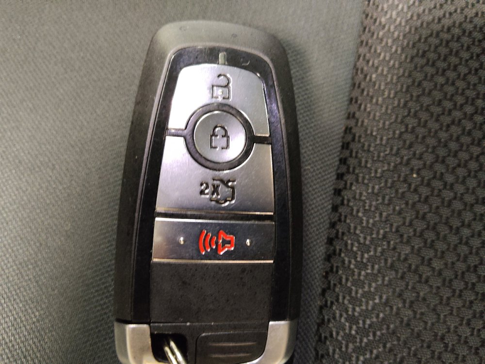 Used 2020 Ford Fusion SE FWD image 32