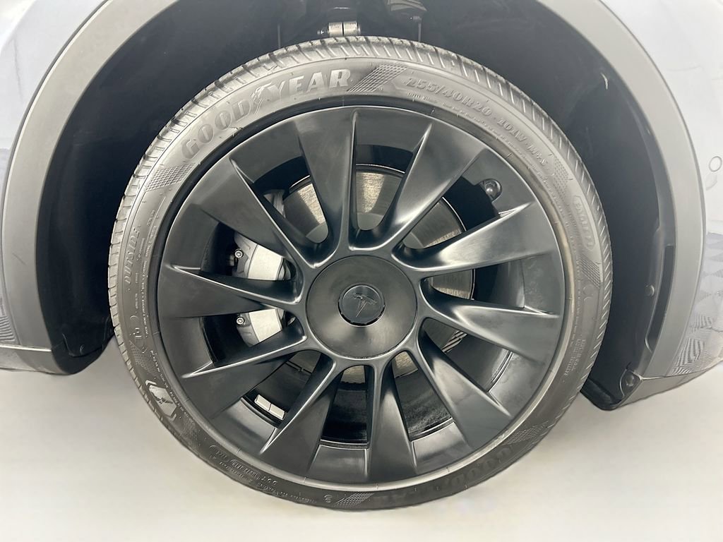 Used 2022 Tesla Model Y Long Range image 31