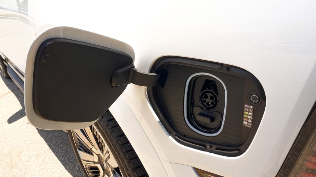 New 2025 Cadillac Escalade IQ Luxury 2 image 11