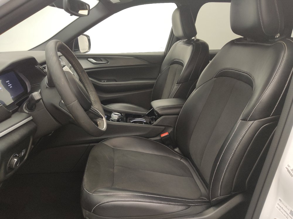 Used 2023 Jeep Grand Cherokee Altitude RWD image 17