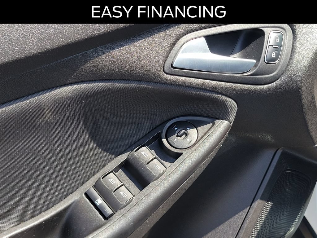 Certified 2017 Ford Focus SE FWD image 19