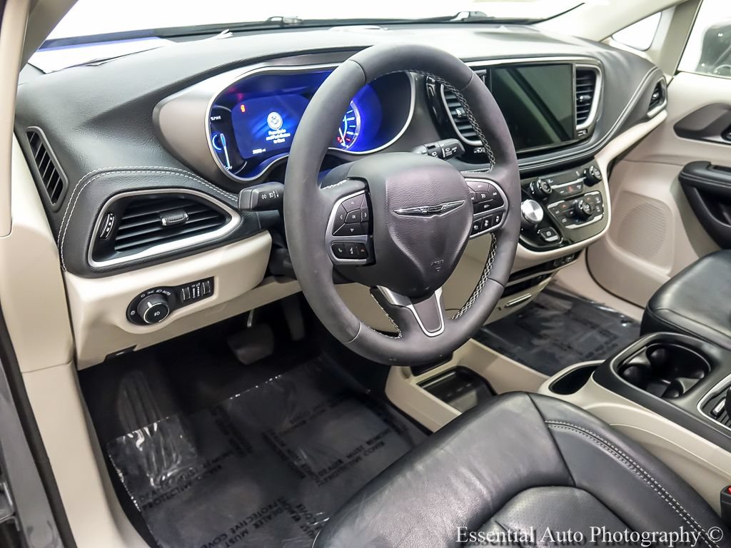 Used 2022 Chrysler Pacifica Touring-L FWD image 11