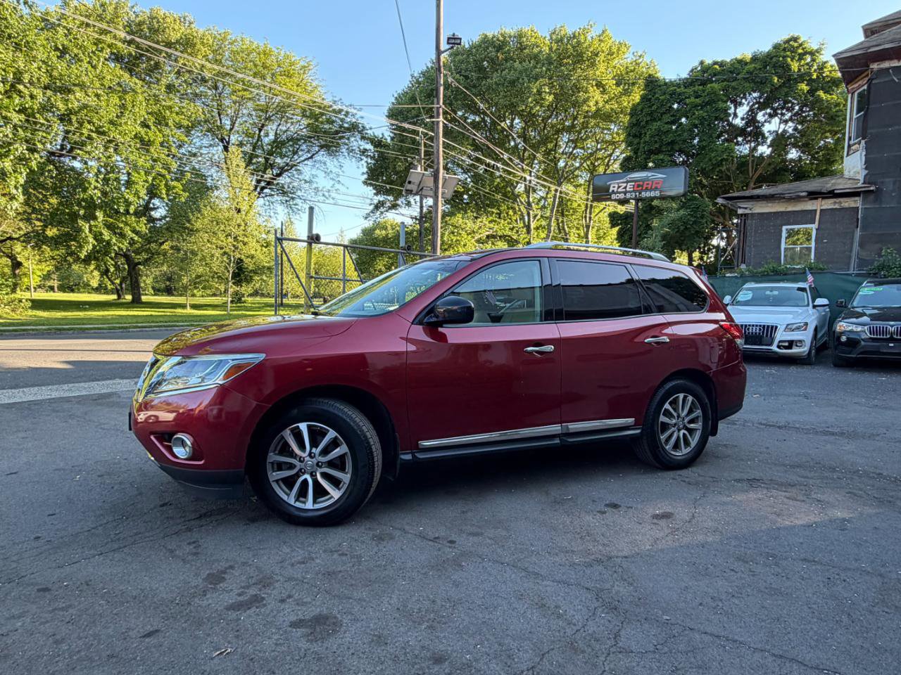 Used 2014 Nissan Pathfinder SL w/ Trailer Tow Package AWD/4WD image 6