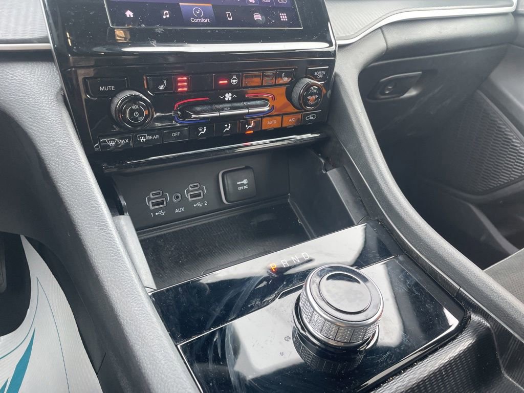 Used 2024 Jeep Grand Cherokee Altitude image 30