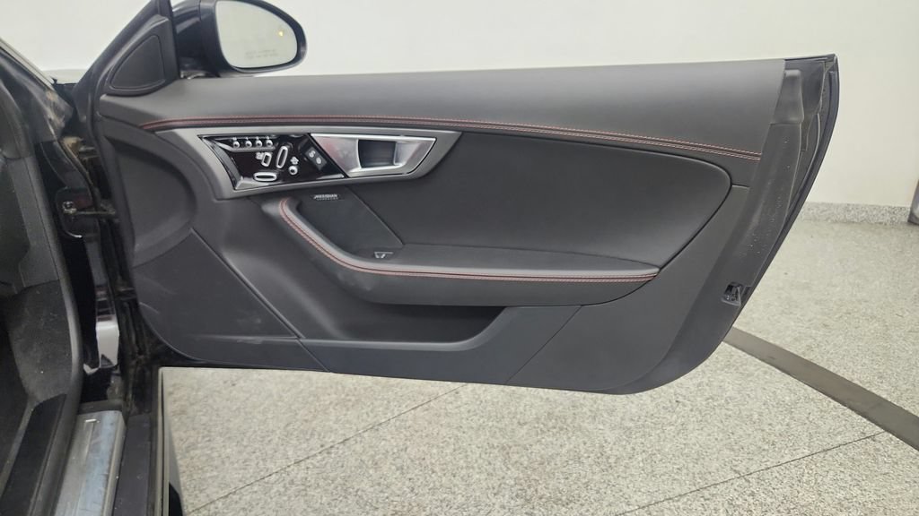 Used 2017 Jaguar F-TYPE R AWD/4WD image 37