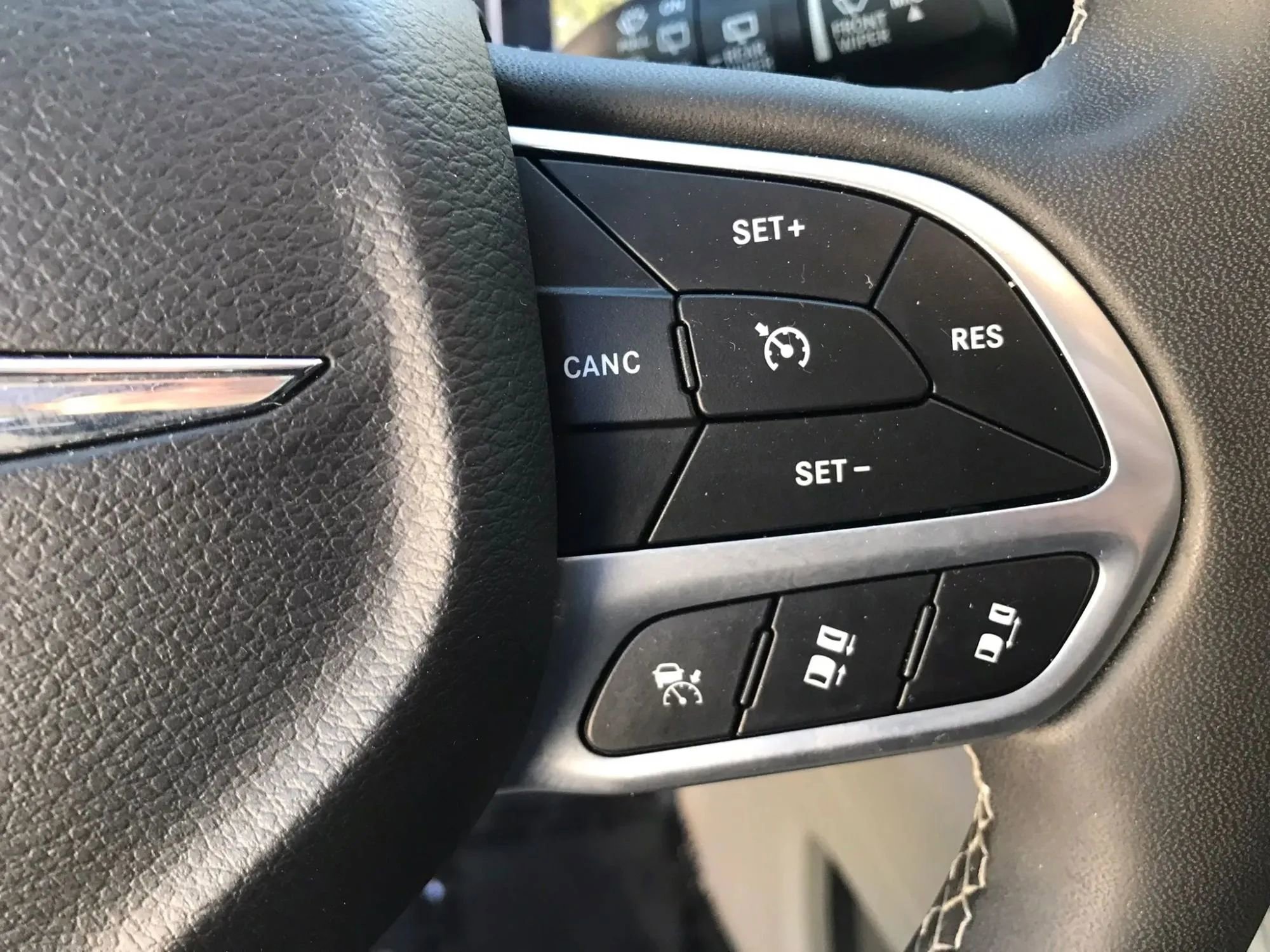 Used 2023 Chrysler Pacifica Limited FWD image 18