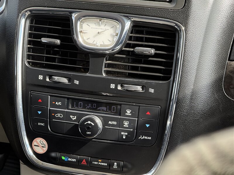 Used 2015 Chrysler Town & Country Touring FWD image 19