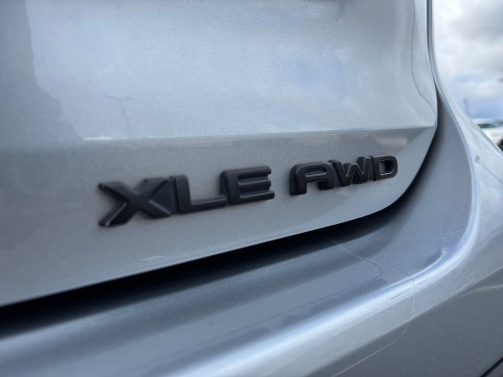 Used 2022 Toyota Highlander XLE AWD/4WD image 31