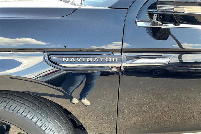 Used 2024 Lincoln Navigator Reserve w/ Monochromatic Package image 21