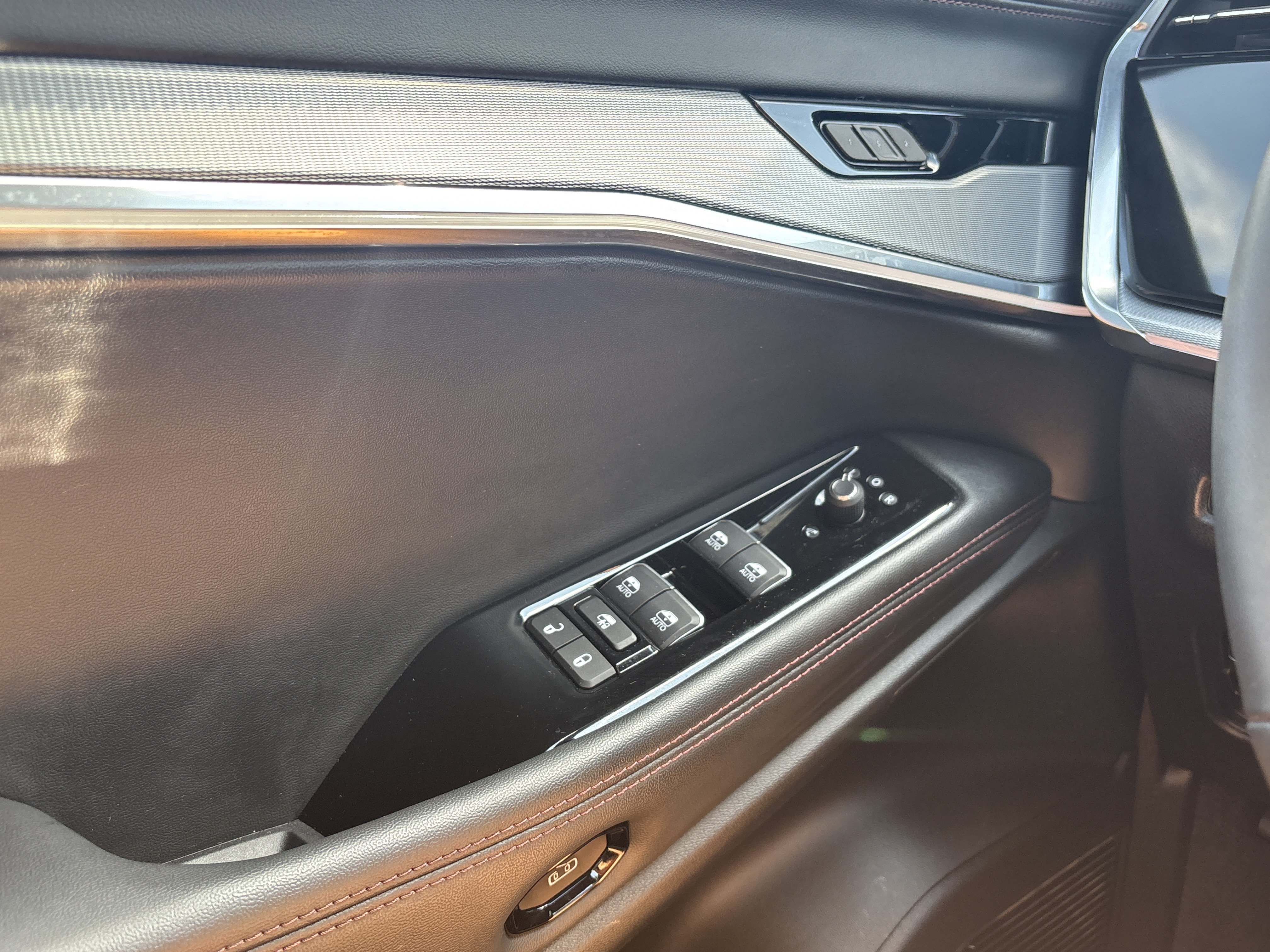 Used 2025 Jeep Wagoneer S Launch Edition AWD/4WD image 32