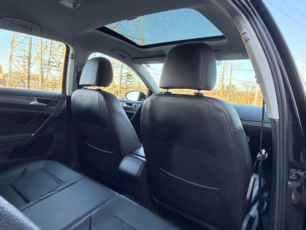 Used 2020 Volkswagen Golf 4-Door image 22