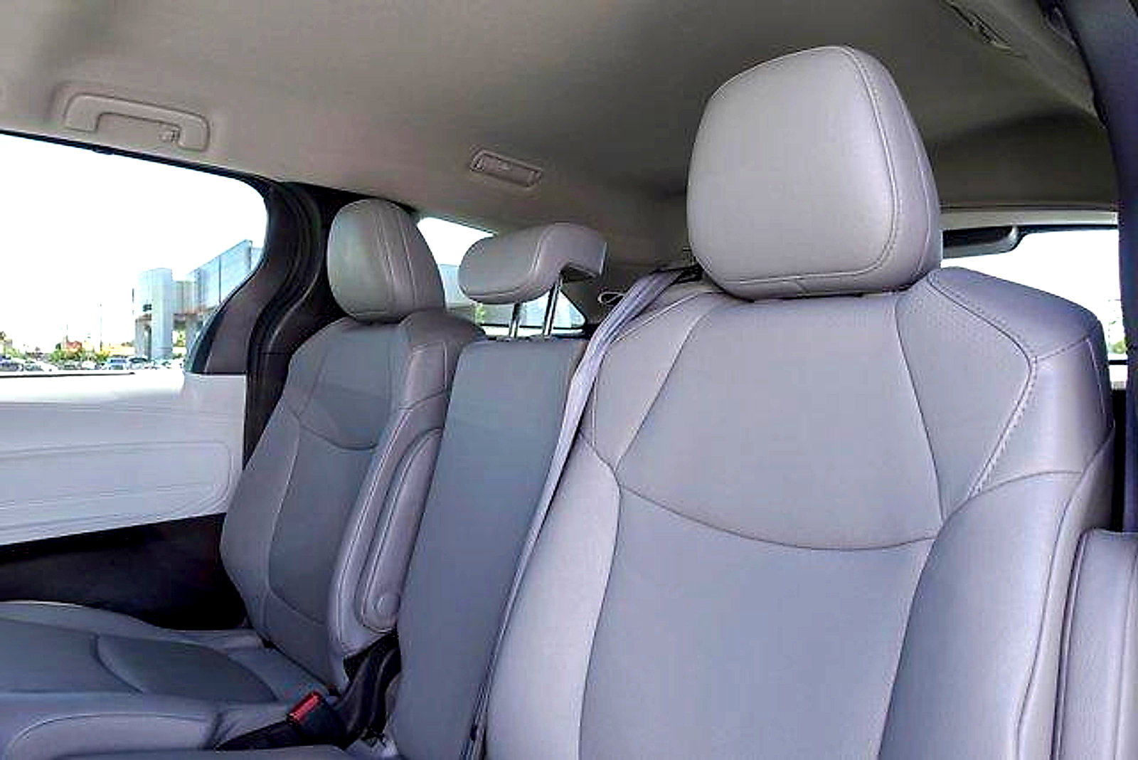 Certified 2025 Toyota Sienna XLE FWD image 21