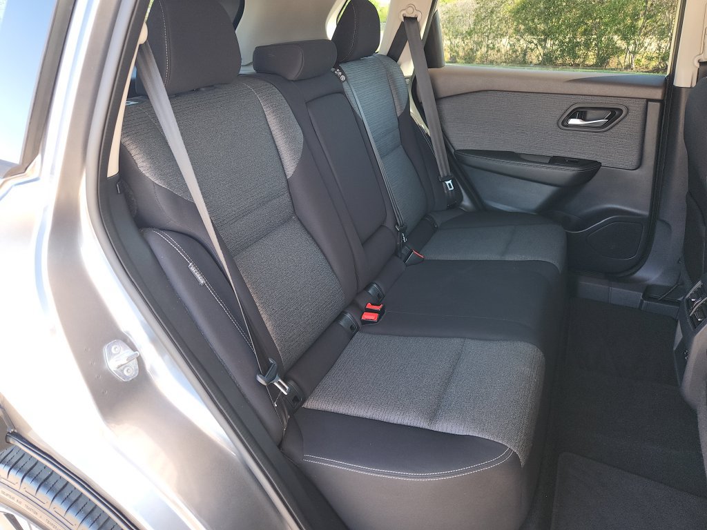 Used 2021 Nissan Rogue SV FWD image 15