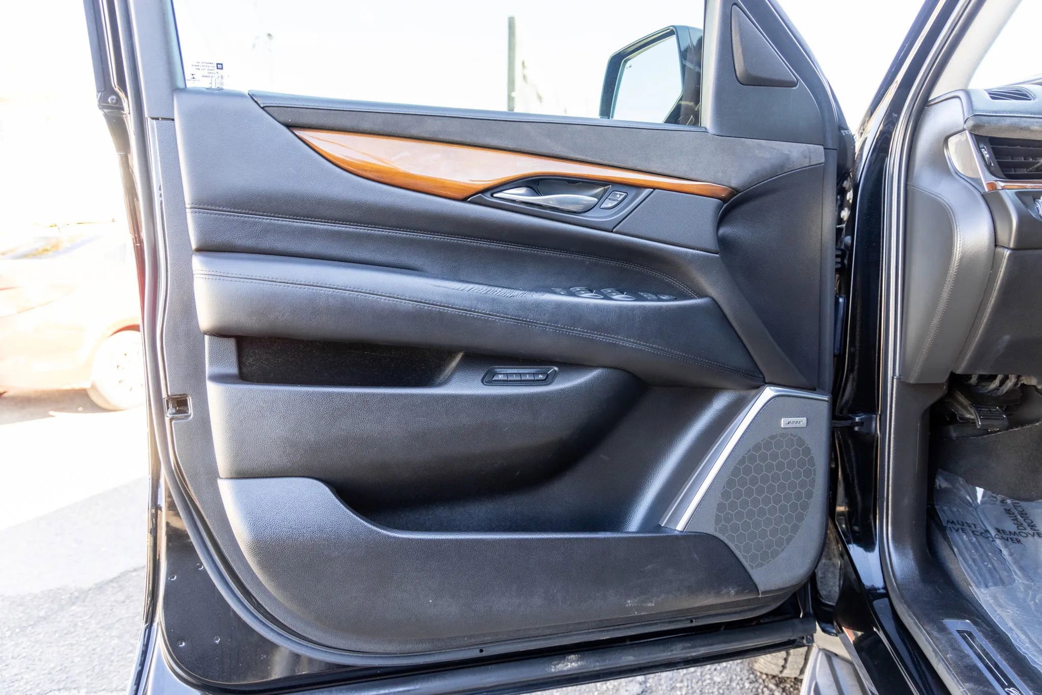 Used 2017 Cadillac Escalade Luxury image 9