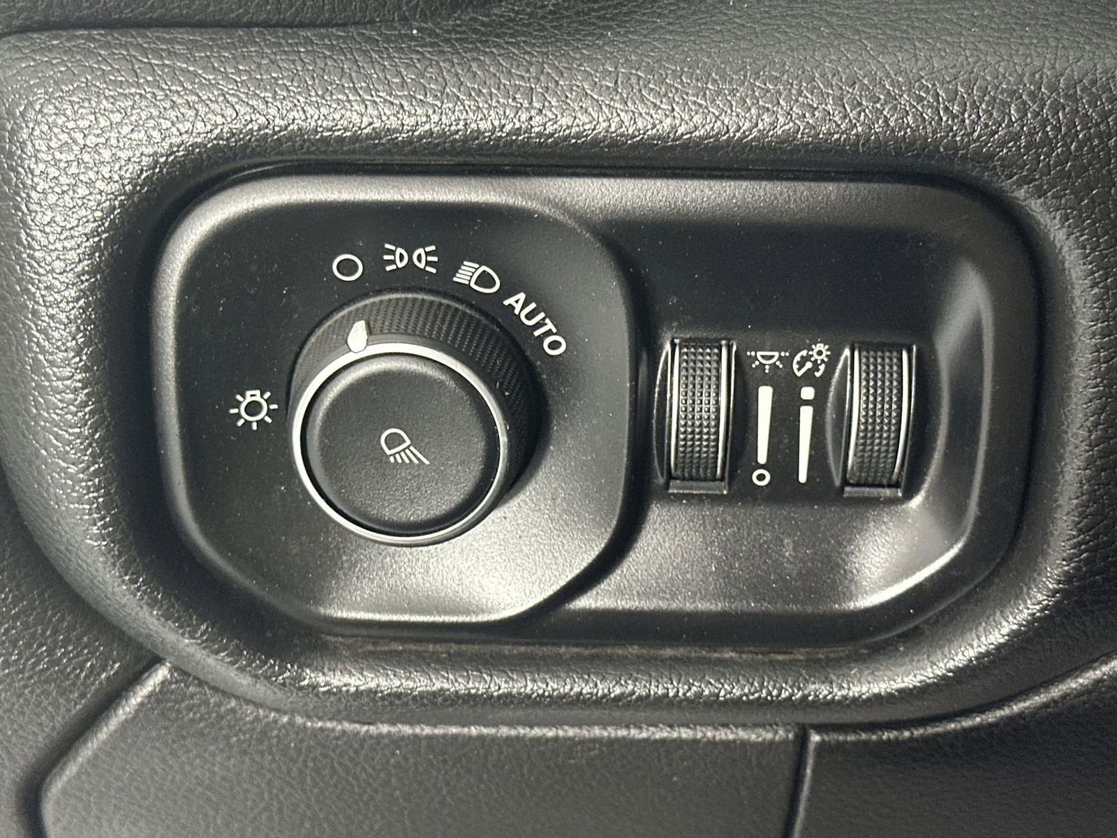 Used 2019 RAM 2500 Tradesman image 21