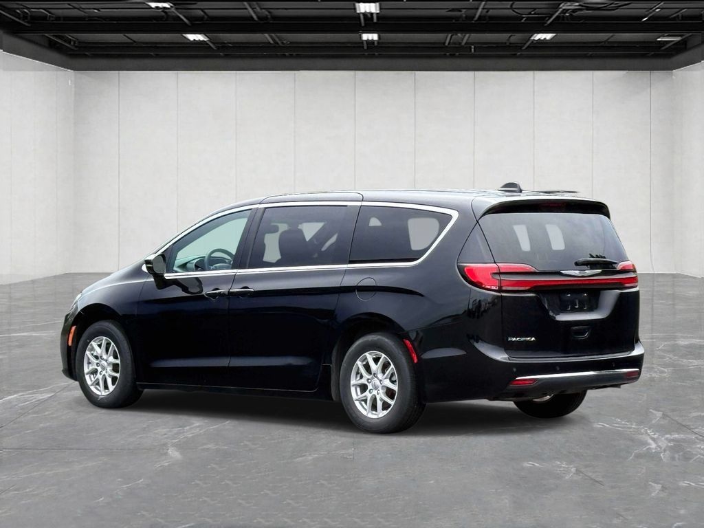 Used 2025 Chrysler Pacifica Select FWD image 7