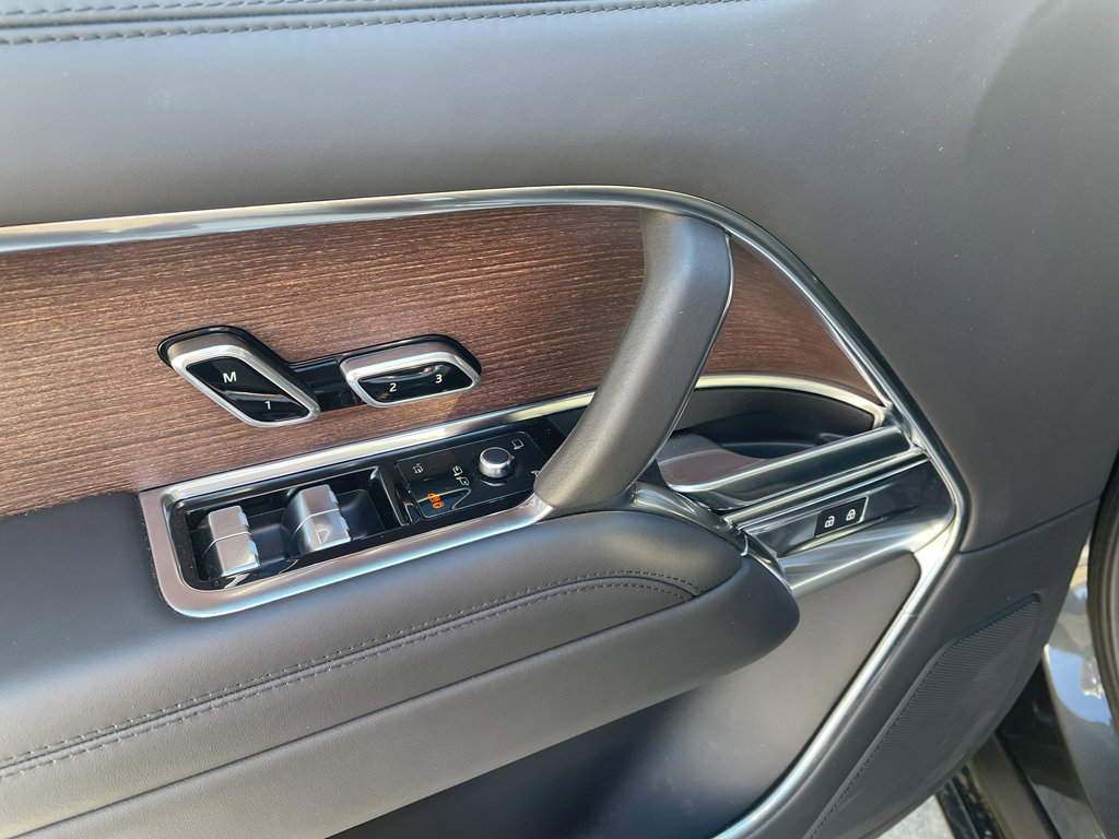 Used 2023 Land Rover Range Rover SE image 12