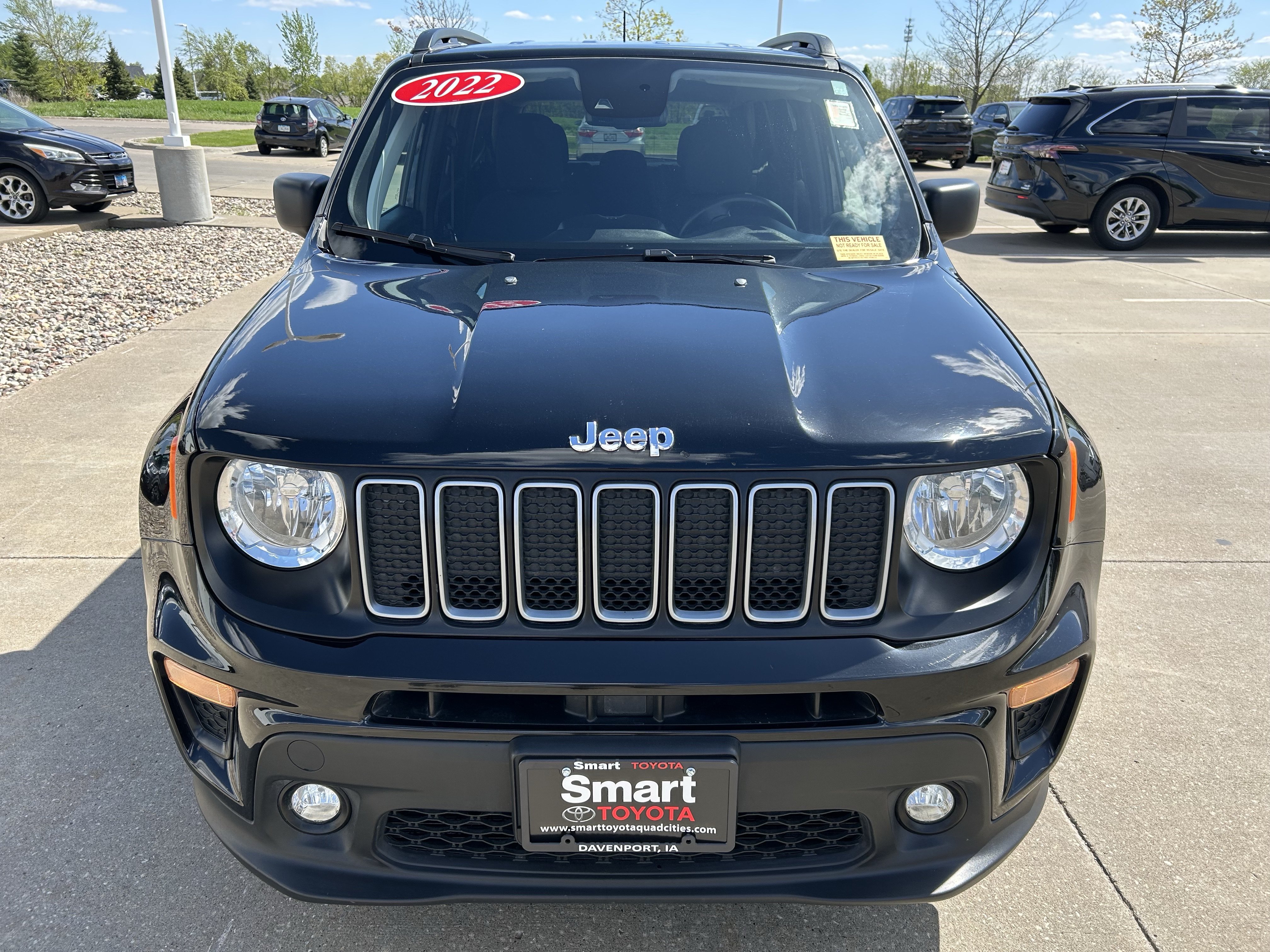 Used 2022 Jeep Renegade Latitude w/ Convenience Group AWD/4WD image 2