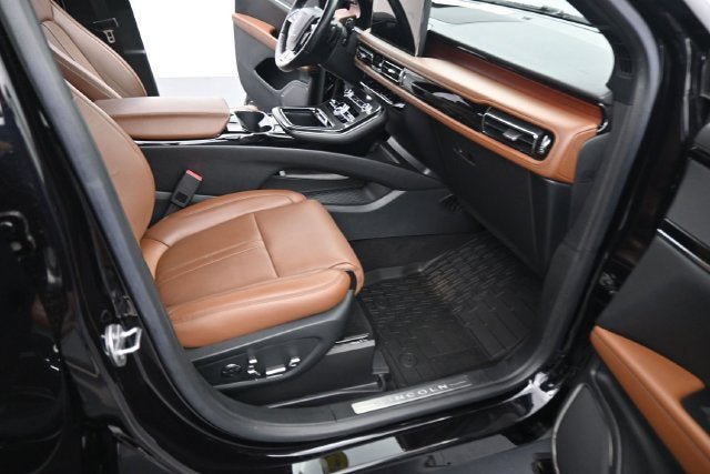 Used 2023 Lincoln Nautilus Reserve w/ Equipment Group 201A AWD/4WD image 15
