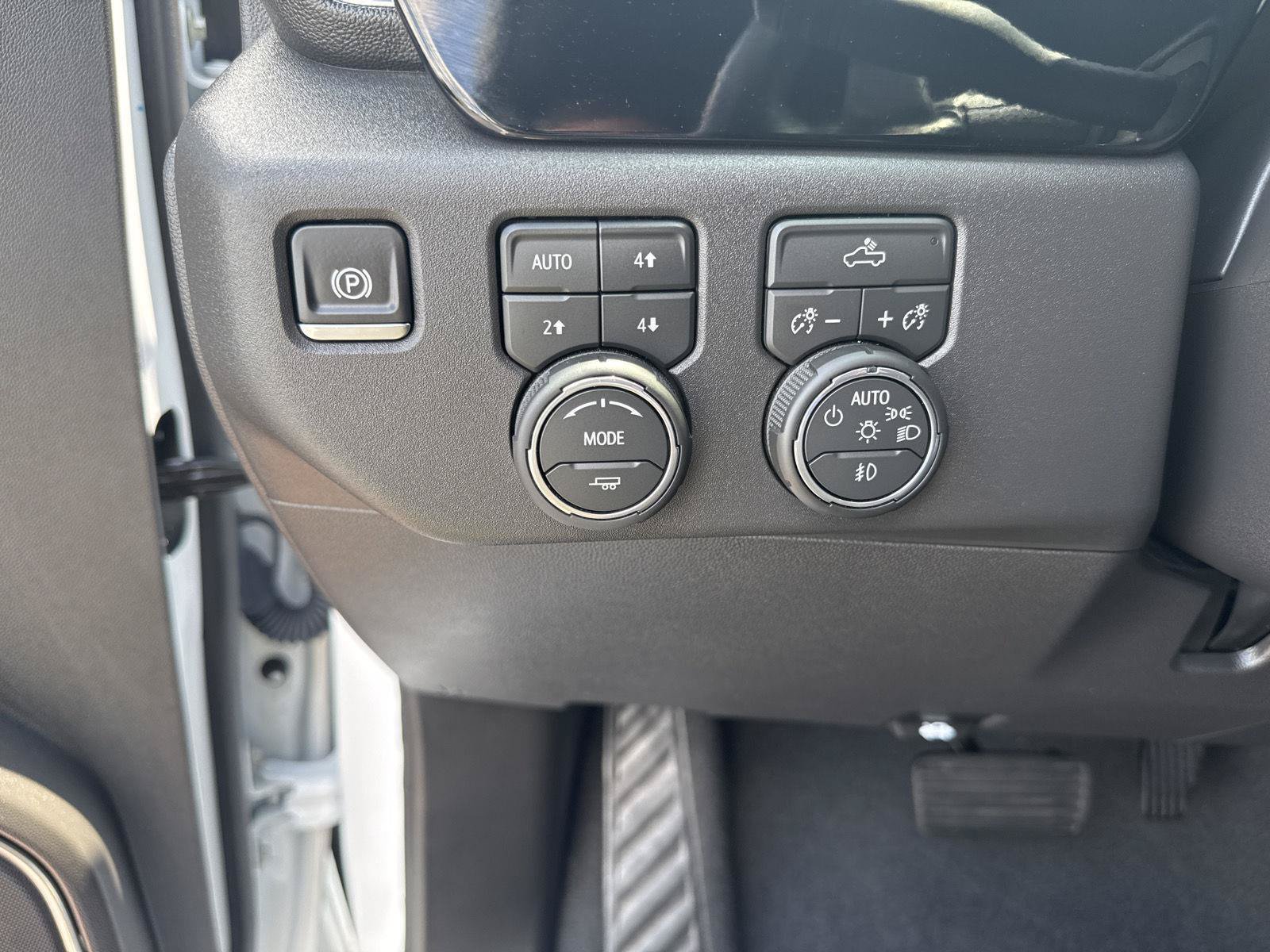 Used 2026 Chevrolet Silverado 1500 LT Trail Boss w/ Convenience Package II AWD/4WD image 21