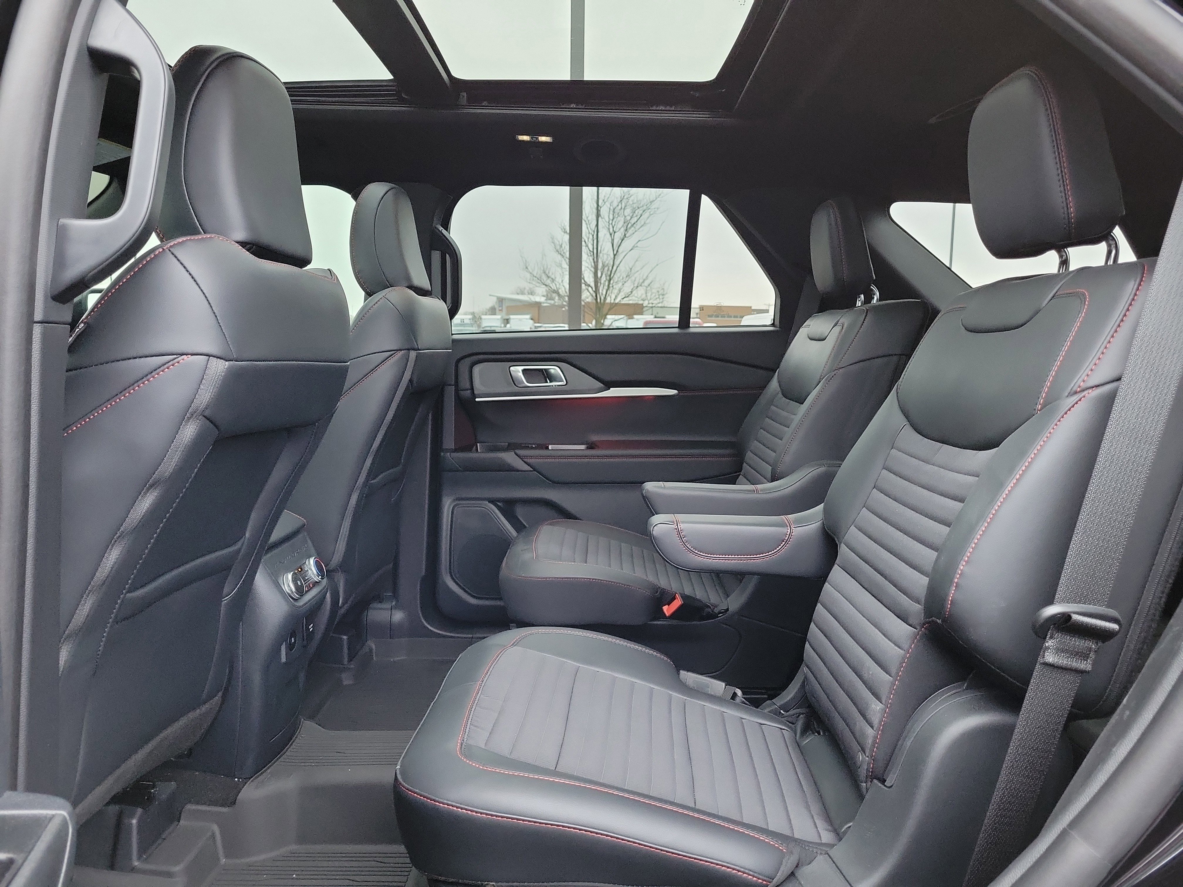 Certified 2025 Ford Explorer ST-Line w/ Premium Package image 11