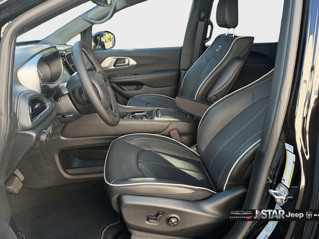 New 2026 Chrysler Pacifica Limited w/ Uconnect Theater Family Group FWD image 10