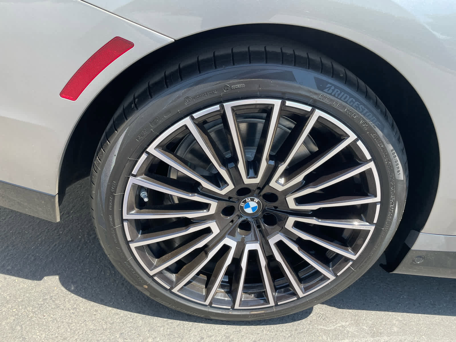 New 2025 BMW 740i w/ Executive Package image 21