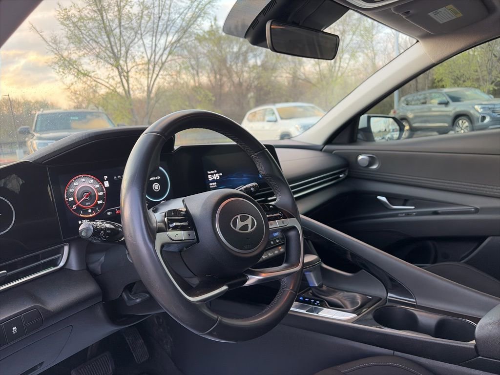 Used 2024 Hyundai Elantra SEL w/ Convenience Package image 11