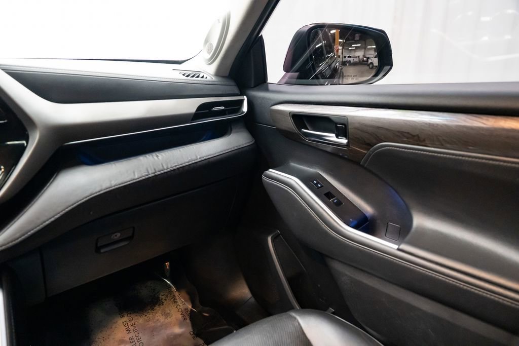 Used 2022 Toyota Highlander Limited image 10