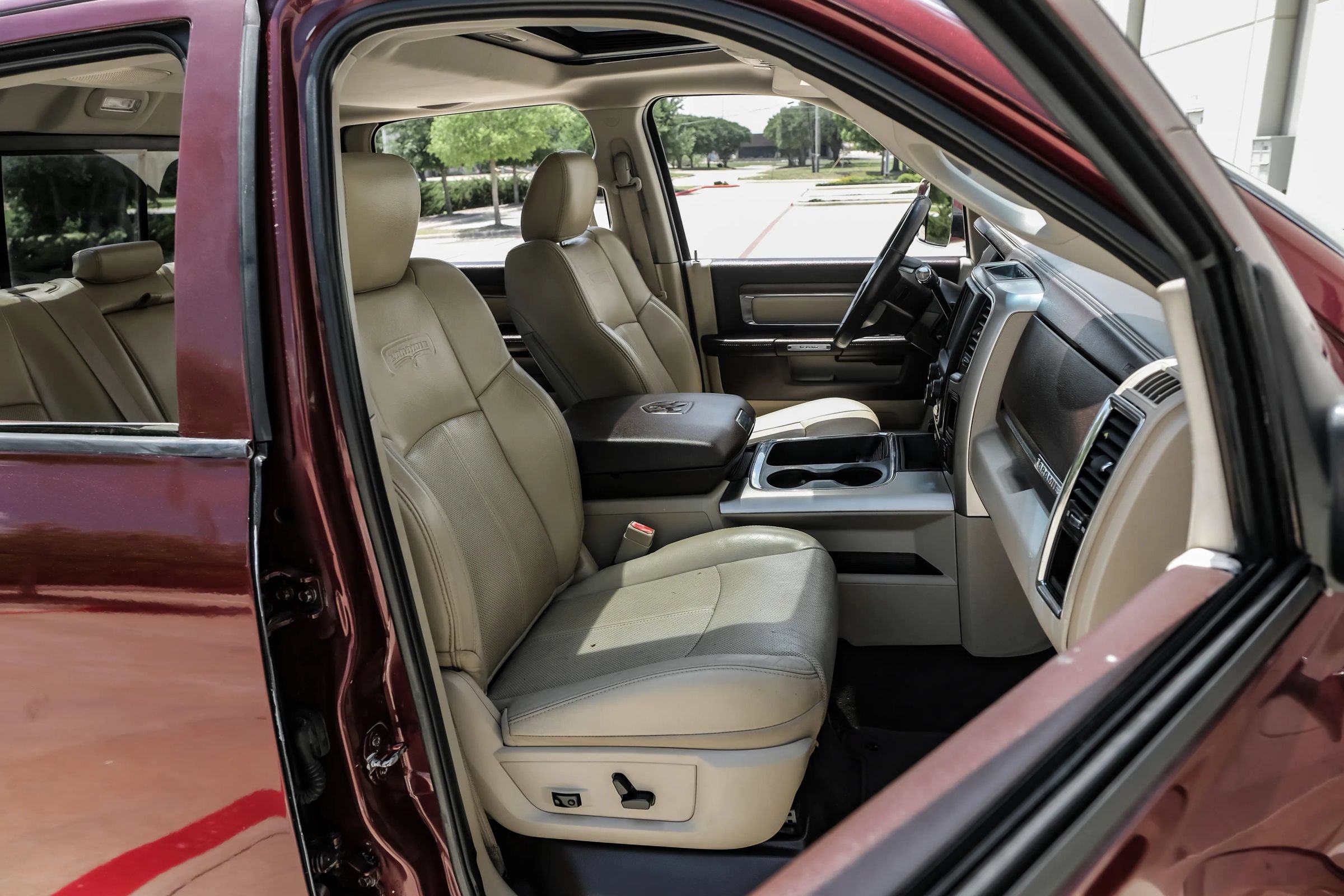Used 2018 RAM 2500 Laramie w/ Convenience Group AWD/4WD image 31
