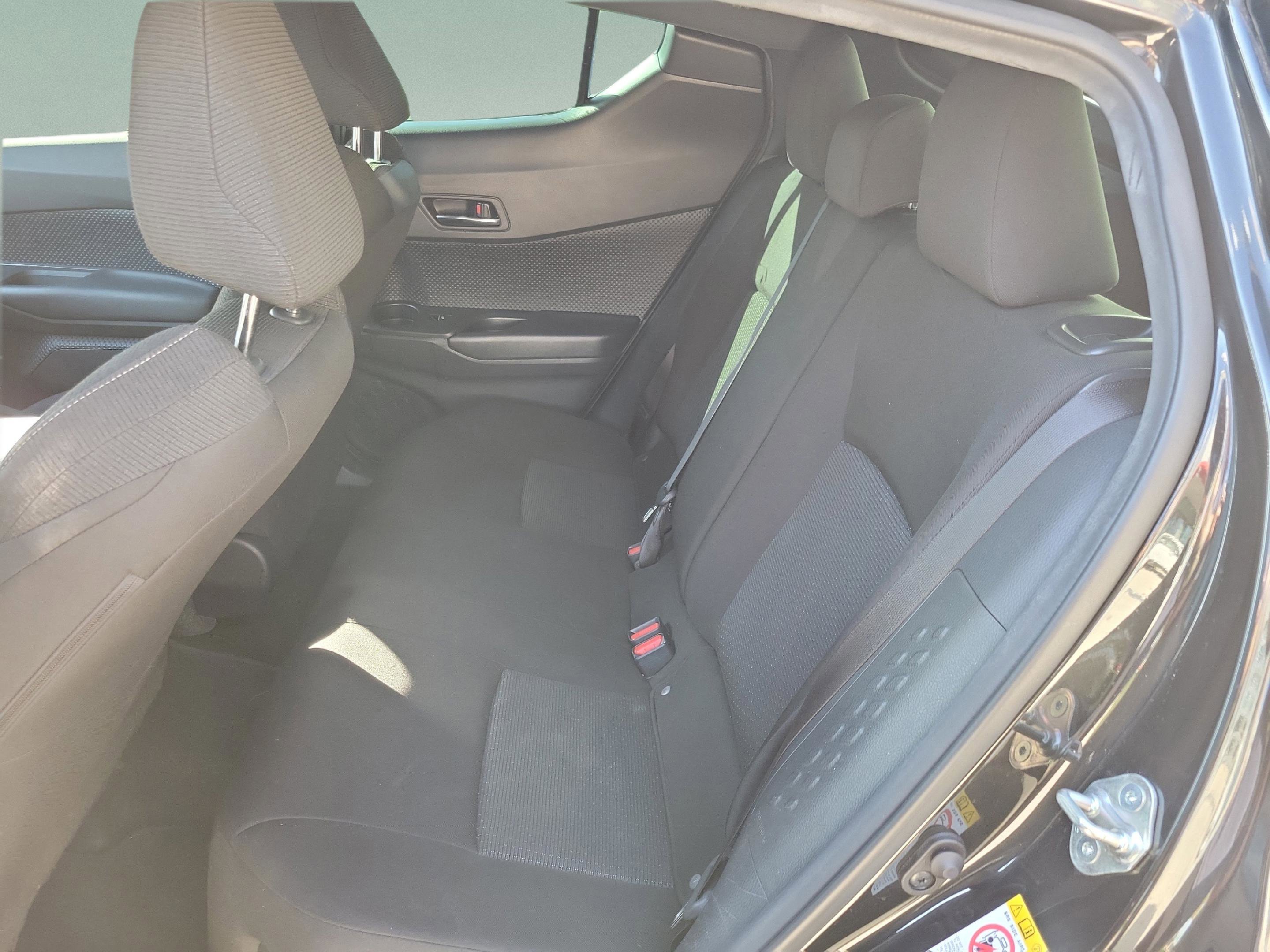 Used 2018 Toyota C-HR XLE FWD image 11
