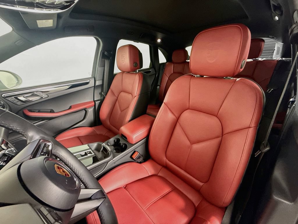 Certified 2026 Porsche Macan AWD/4WD image 5