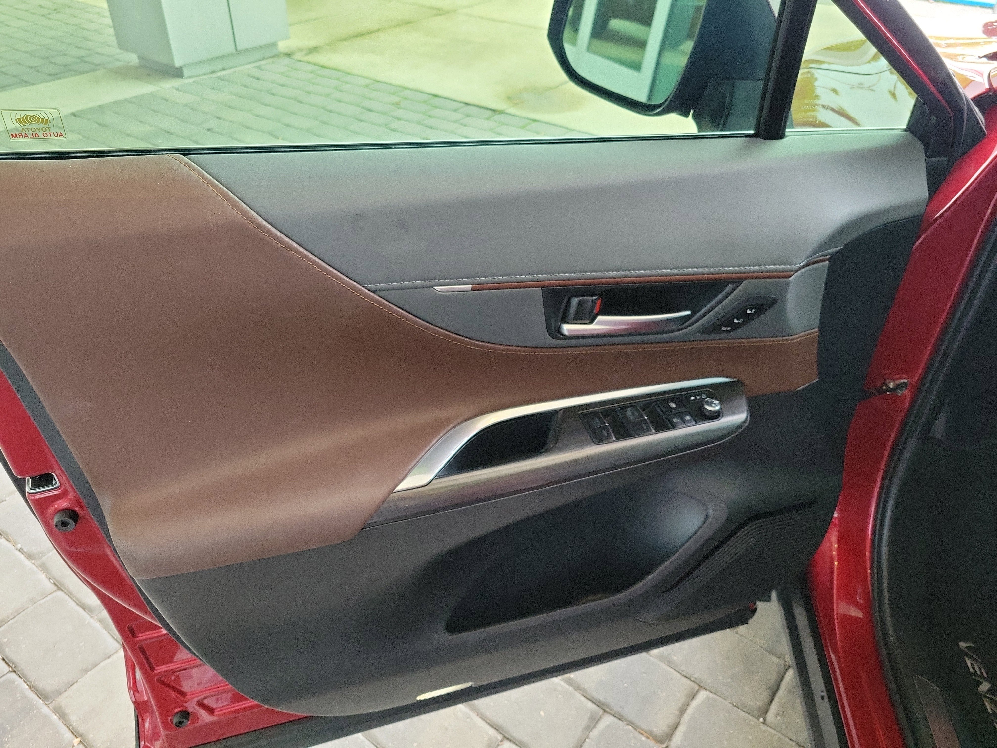 Certified 2021 Toyota Venza XLE image 10
