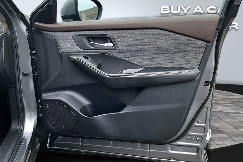 Used 2023 Nissan Rogue SV image 23