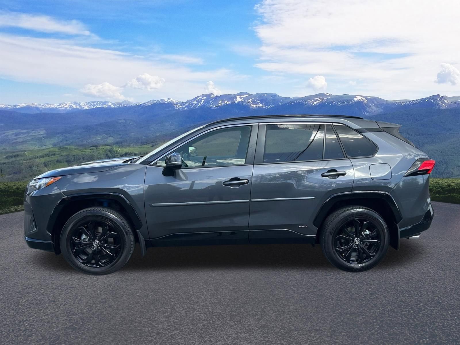 Used 2022 Toyota RAV4 SE w/ Convenience Package AWD/4WD image 2