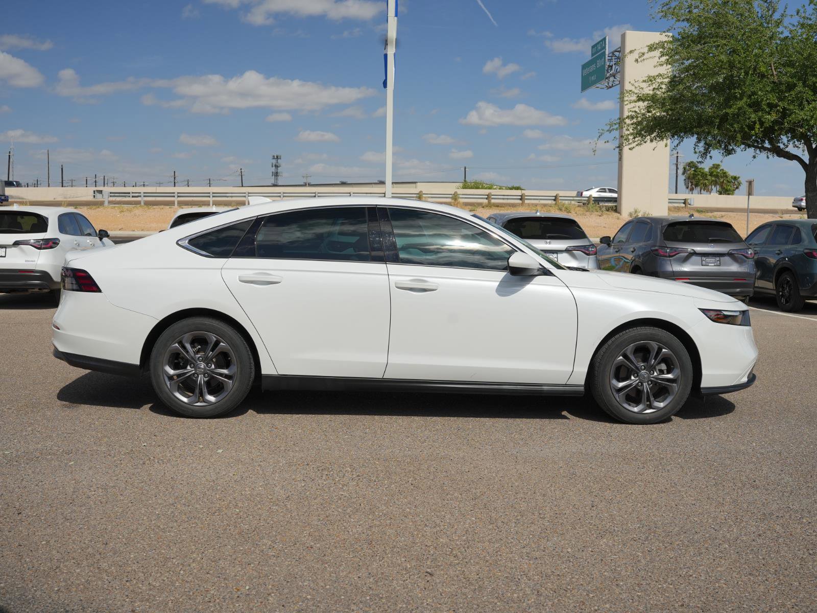 Used 2023 Honda Accord EX image 4