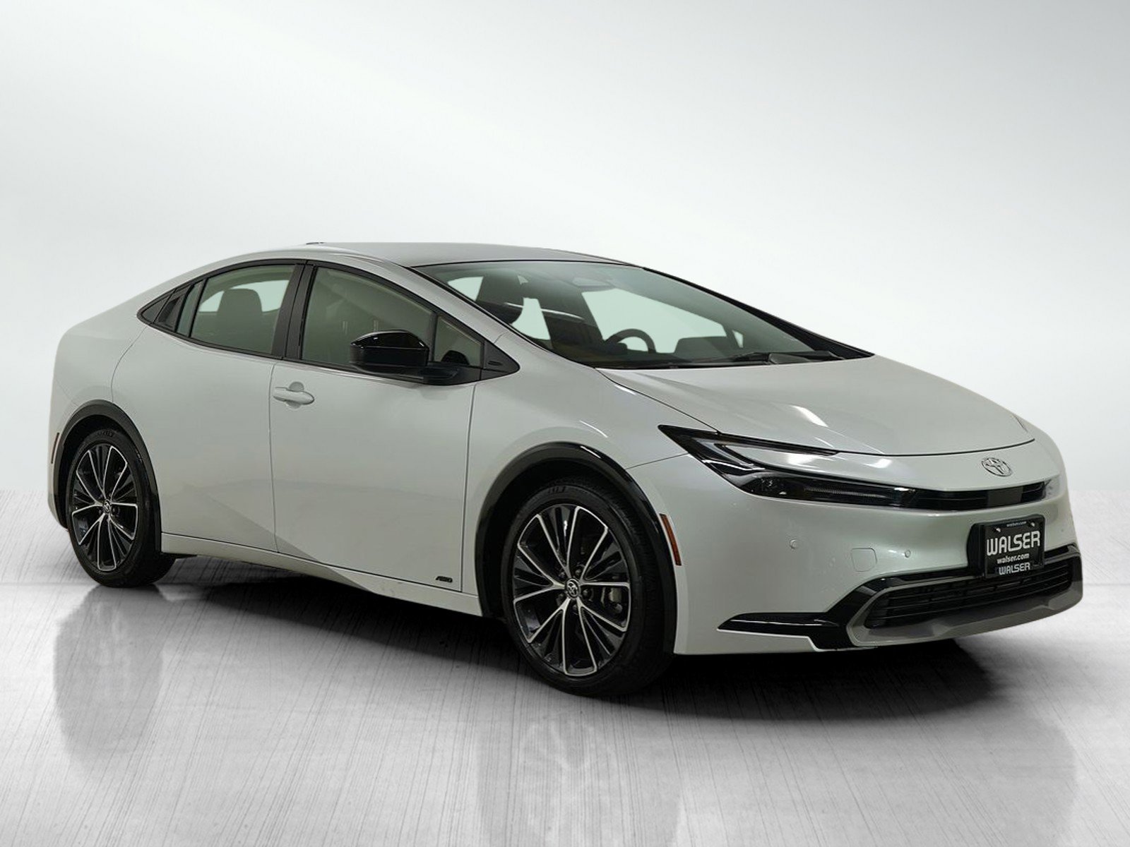 Used 2025 Toyota Prius XLE image 9