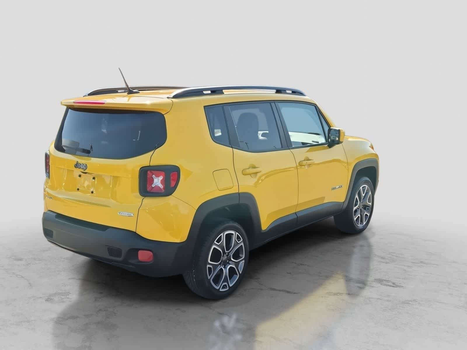 Used 2016 Jeep Renegade Latitude w/ Safety & Security Group AWD/4WD image 8