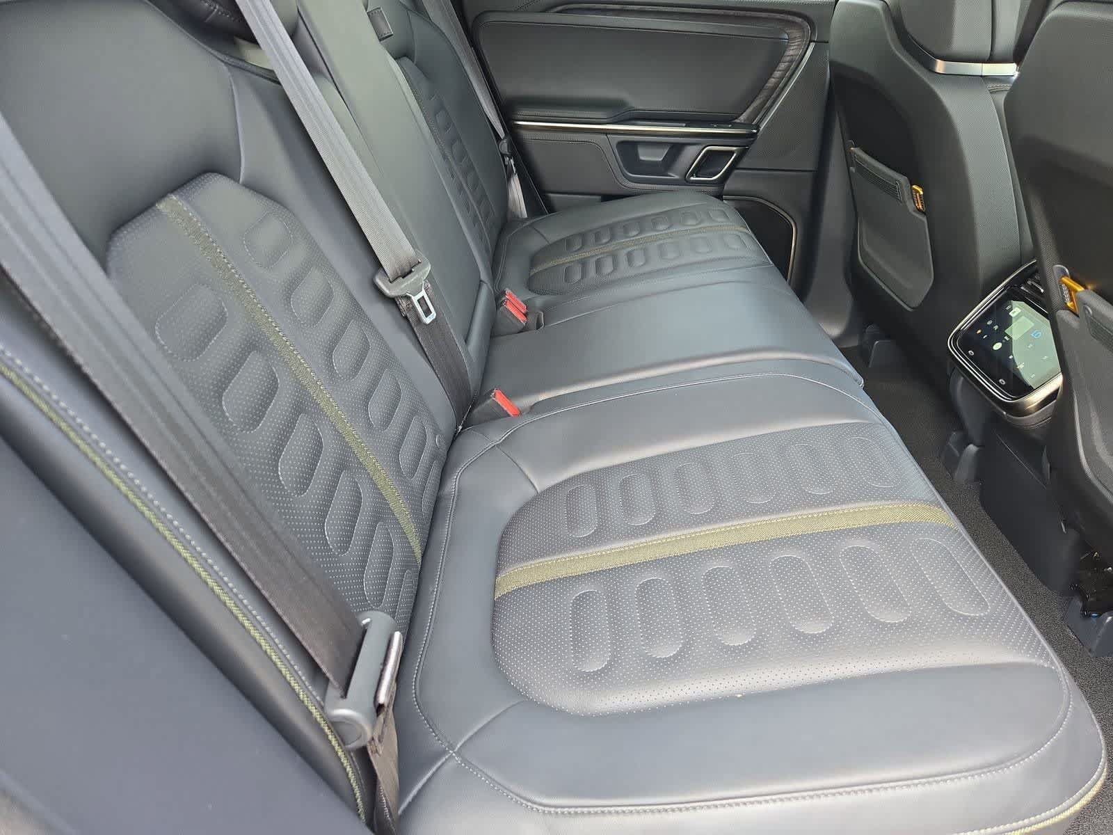 Used 2022 Rivian R1T Adventure AWD/4WD image 18