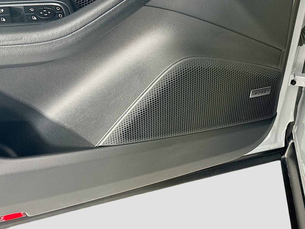 Certified 2025 Porsche Macan Electric RWD image 21