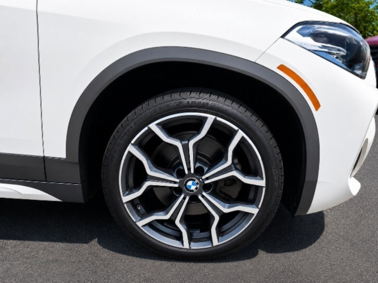 Used 2018 BMW X2 xDrive28i w/ M SportX Package AWD/4WD image 9