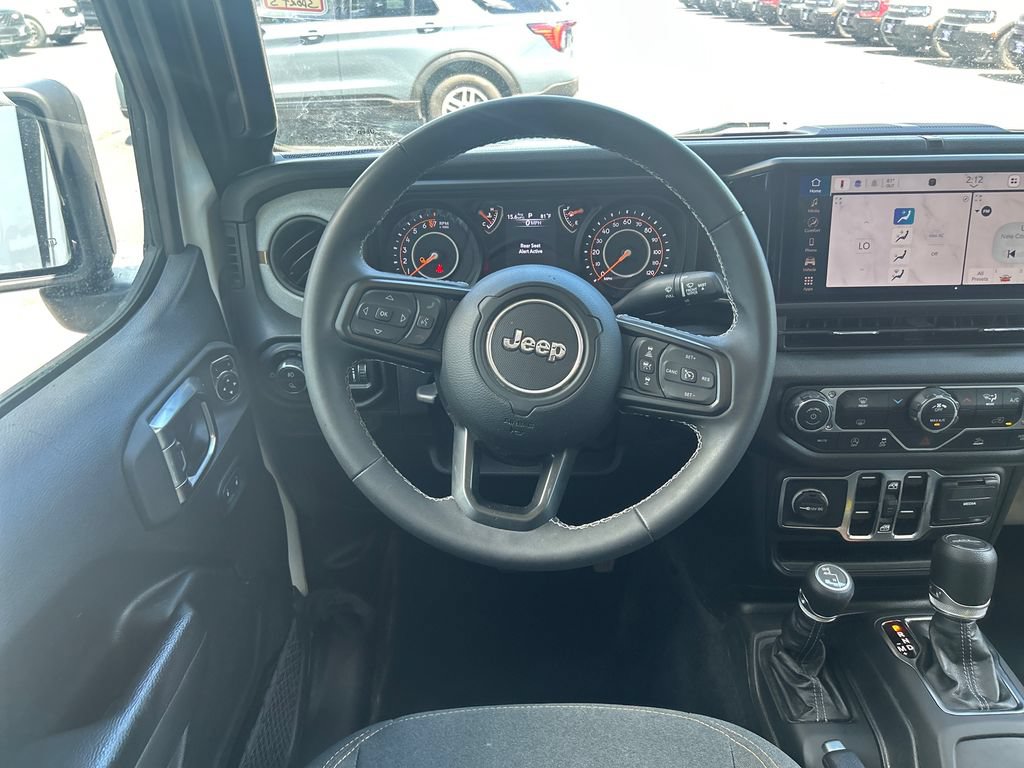 Used 2025 Jeep Gladiator Sport AWD/4WD image 16