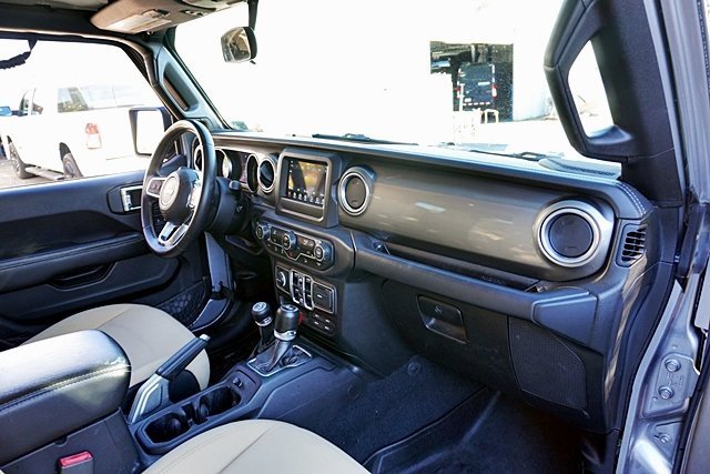 Used 2018 Jeep Wrangler Unlimited Sahara image 13