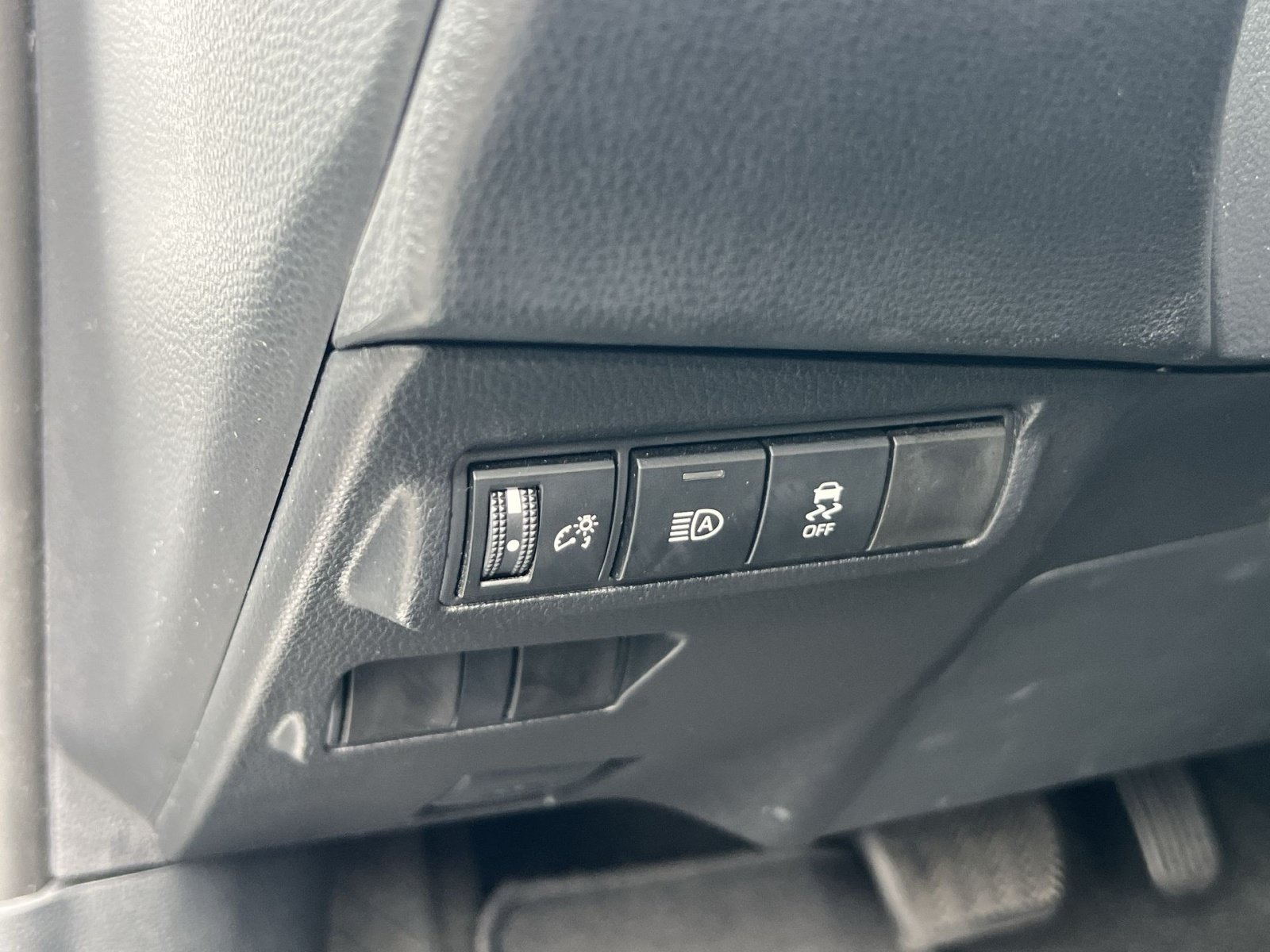 Used 2026 Toyota Corolla Cross LE FWD image 31