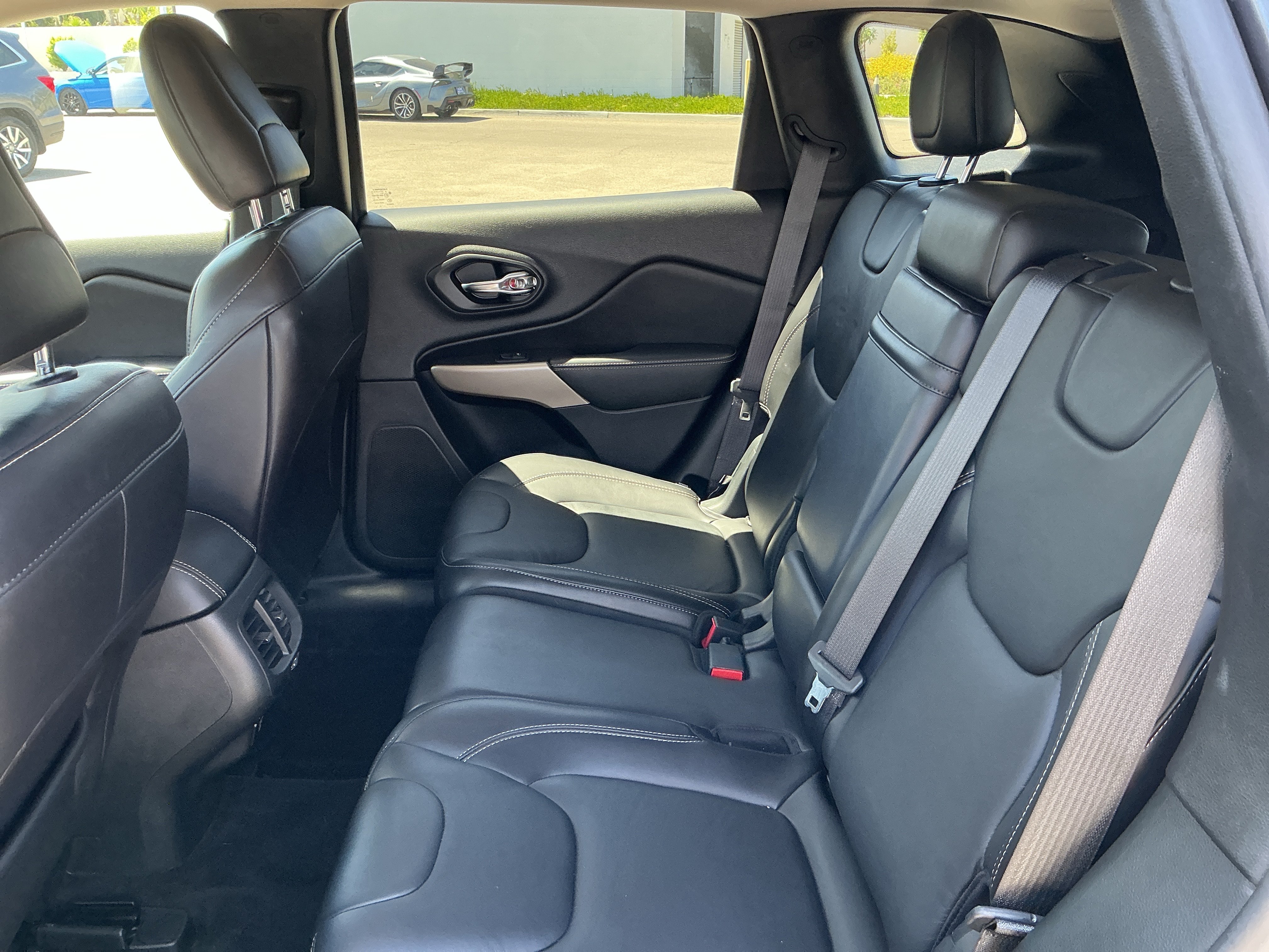 Used 2017 Jeep Cherokee High Altitude AWD/4WD image 11