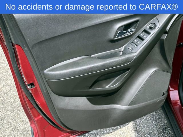 Used 2018 Chevrolet Trax LT w/ LT Convenience Package FWD image 16