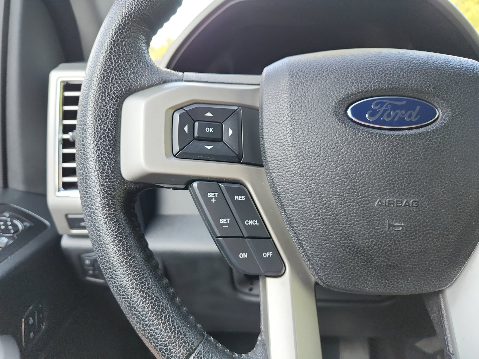 Used 2015 Ford F150 Lariat AWD/4WD image 29