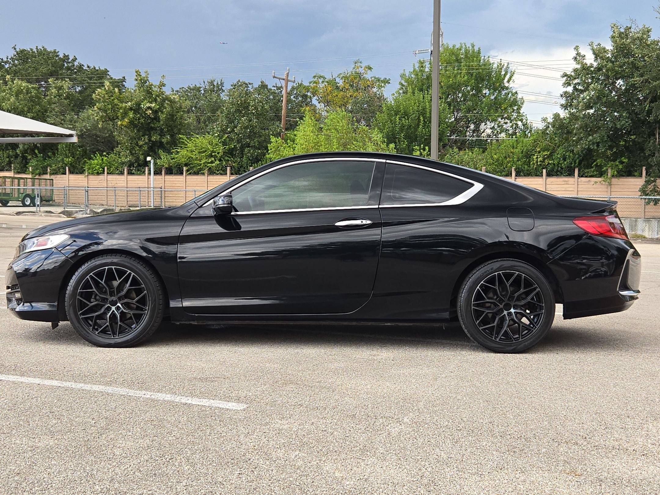 Used 2017 Honda Accord EX image 6