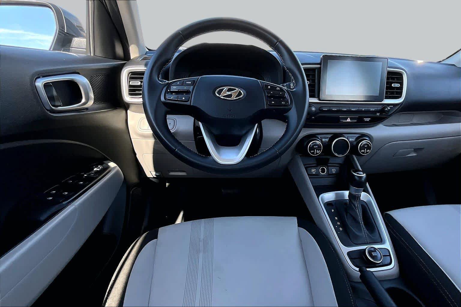 Certified 2023 Hyundai Venue SEL FWD image 6
